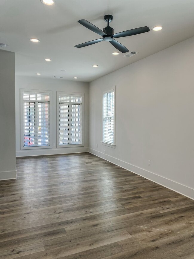 Building Photo - Gorgeous Downtown Gainesville Home