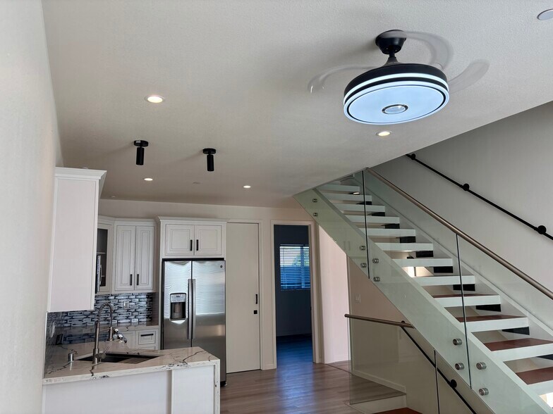 Building Photo - 625 Craig Ave