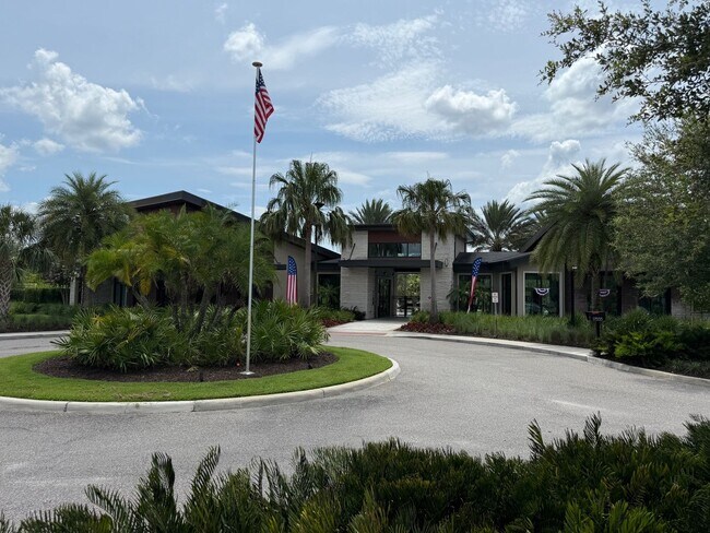 Building Photo - Spacious 5 Bedroom, 3 Bathroom in Gated Se...