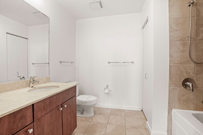 Building Photo - 765 S Clark St