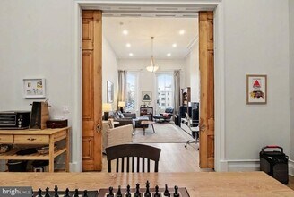 Building Photo - 1824 Chestnut St