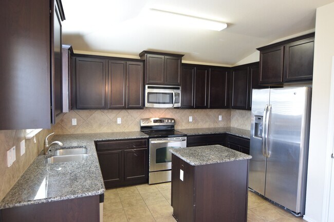 Building Photo - 5200 Rimes Ct
