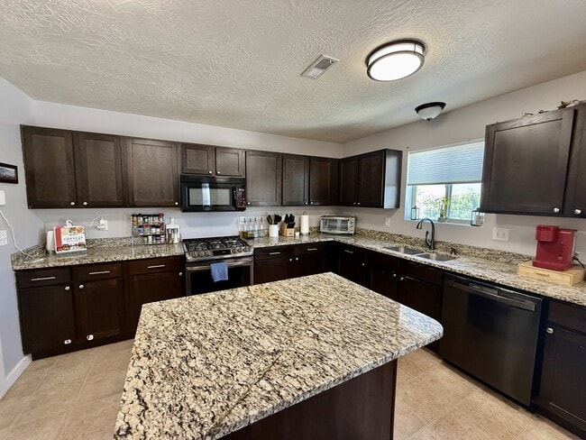 Building Photo - 722 S Willow Park Dr