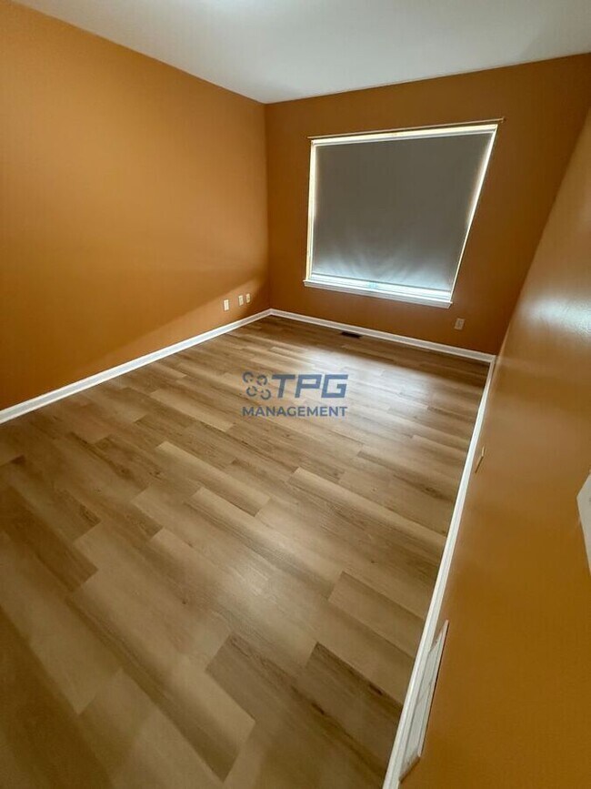 Building Photo - 9 Clearbrook Ln