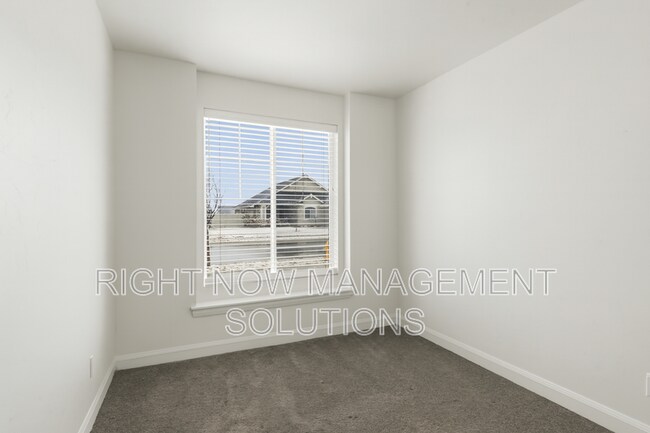 Building Photo - 6376 E Payson Dr