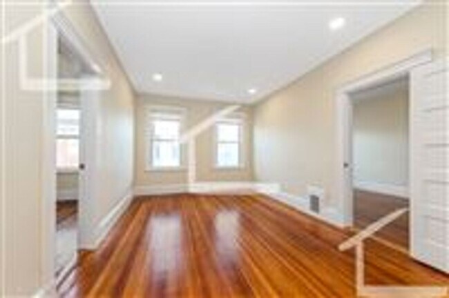 Building Photo - 56 Brackett St