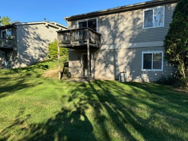 Building Photo - 716 Hilltop Ln