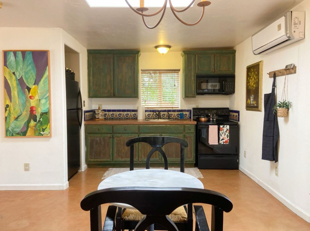Kitchen - 2648 E Drachman St