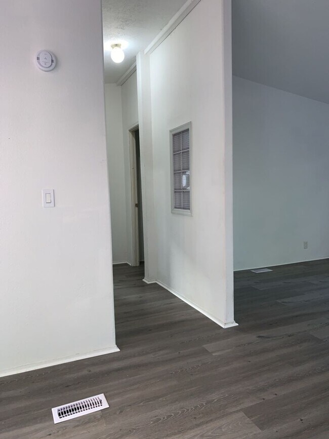 Building Photo - Stunning manufactured home w/detached garage!