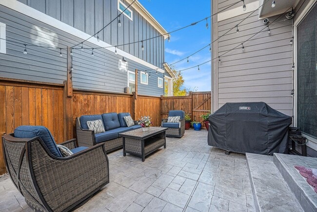 Building Photo - Gorgeous 4 bed 3.5 bath Home Available in ...