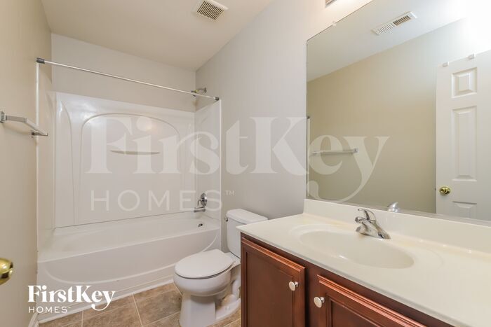 Building Photo - 828 Peachtree Meadows Cir
