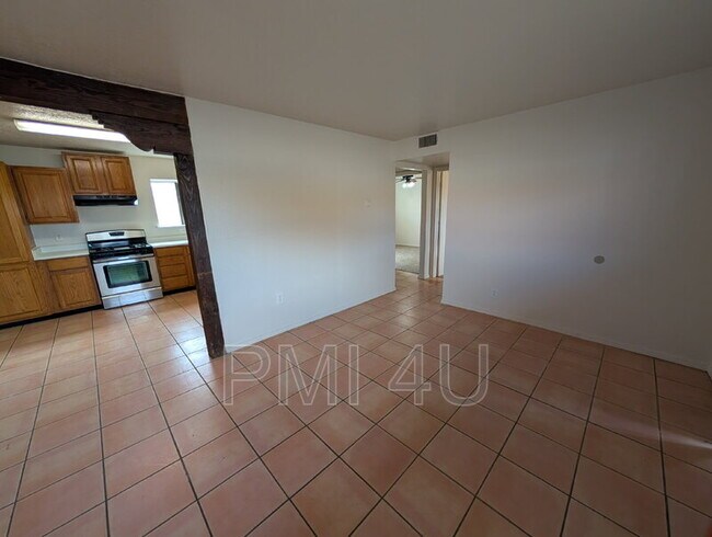 Building Photo - 118 S Main St