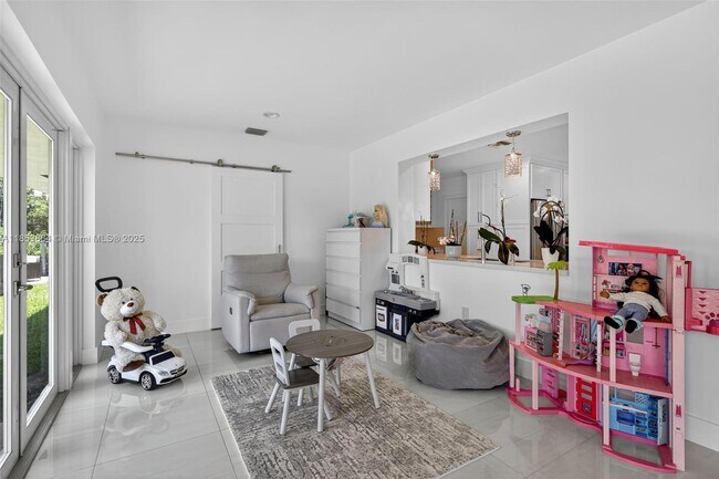 Building Photo - 7200 SW 137th St