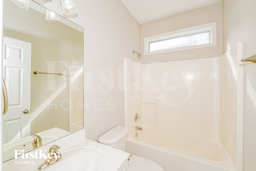 Building Photo - 417 Waterford Dr