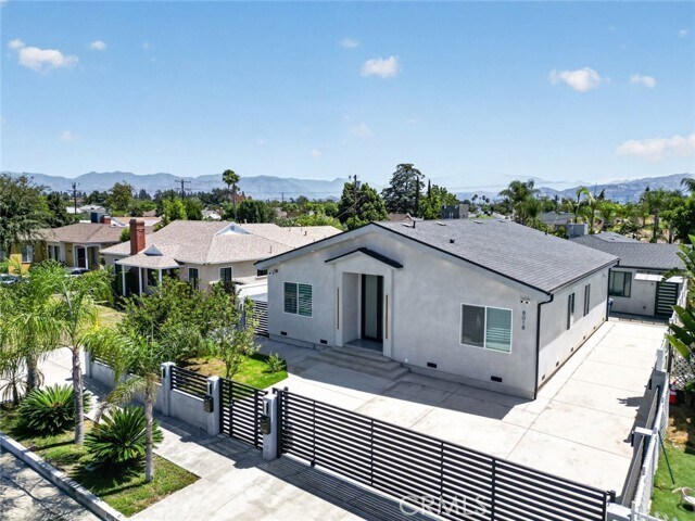 Building Photo - 8018 Shadyglade Ave