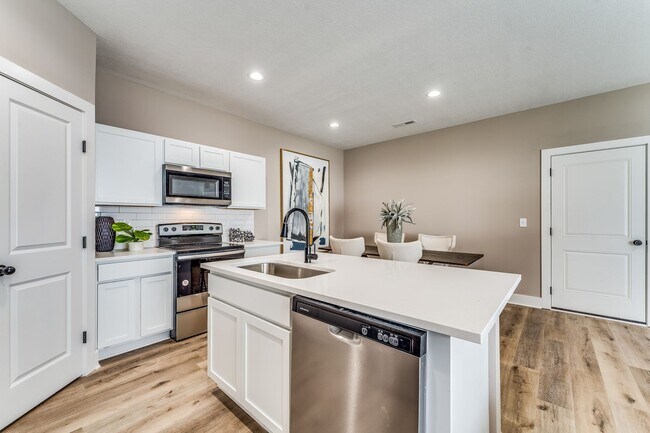 Building Photo - Auburn Villas Molly Plan