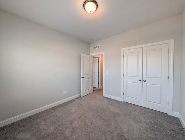 Building Photo - 332 Canyon Spring Trl