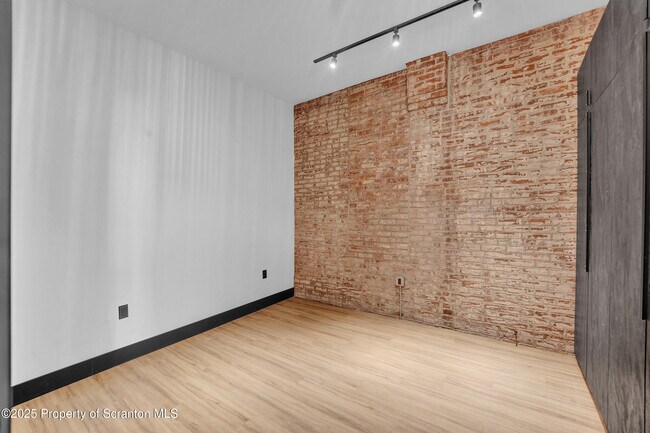Building Photo - 117.5 Penn Ave