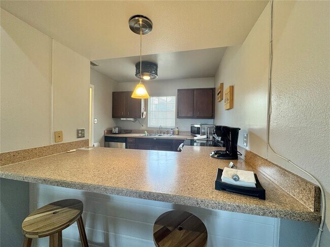 Building Photo - 1106 Villa Ln
