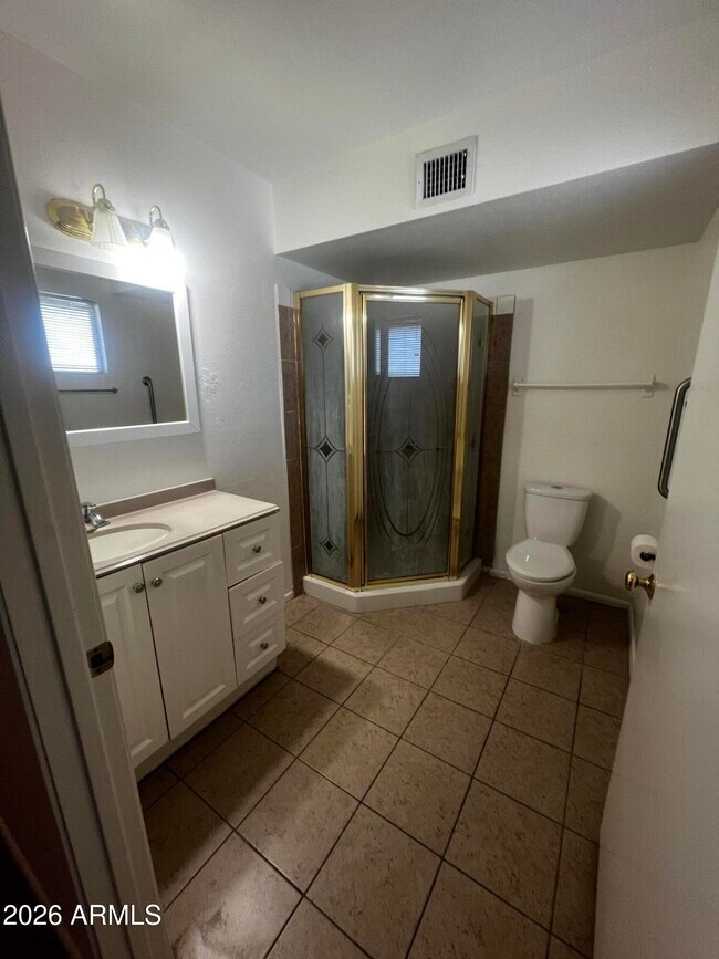 Building Photo - 1550 W Knowles Ave