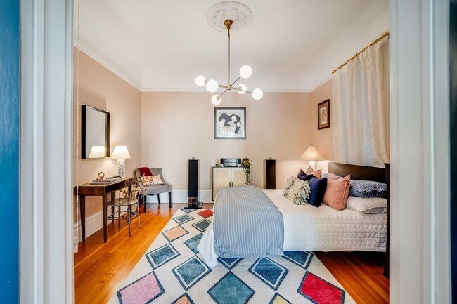 Building Photo - Cole Valley/Ashbury Heights: Remodeled Fla...