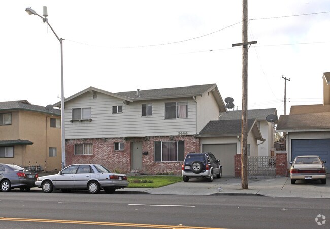 Building Photo - 3444 Monroe St