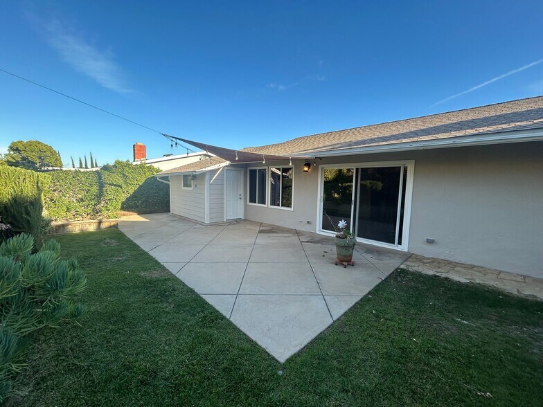 Building Photo - 1916 Felice Dr