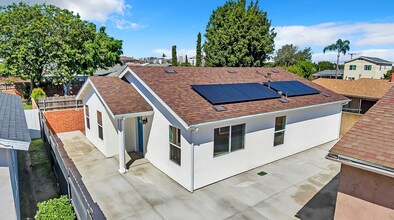 Building Photo - 4 bed 3 bath Prime Location! (Lease out, pending signatures. Check back in a few days!)