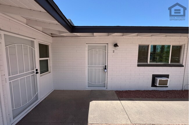 Building Photo - 1320 N 48th Pl