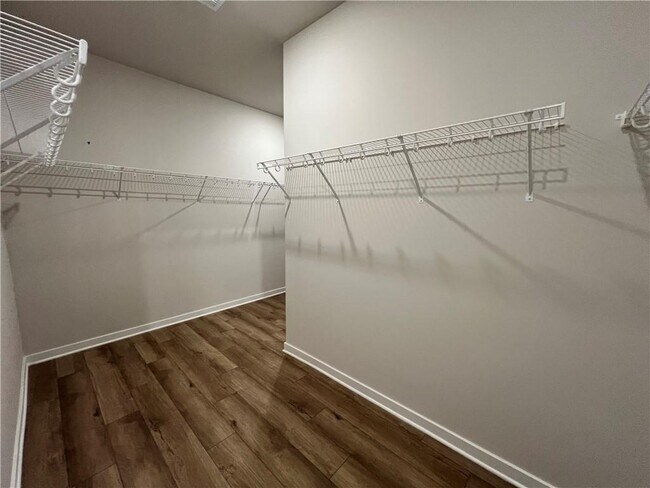 Building Photo - 905 Winding Rose Dr