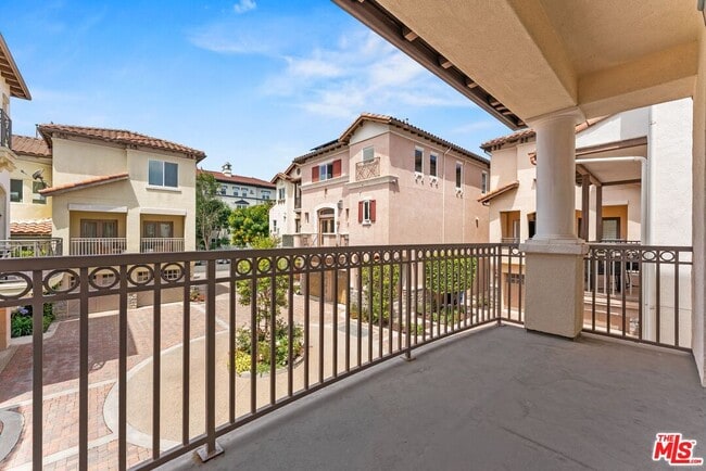 Building Photo - 5738 S Celedon Creek