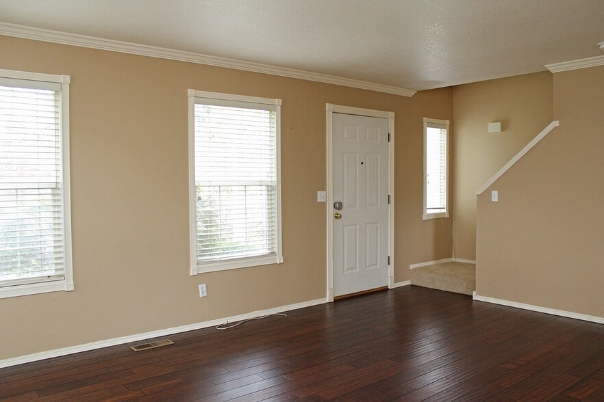 Building Photo - 4410 SW Appletree Pl