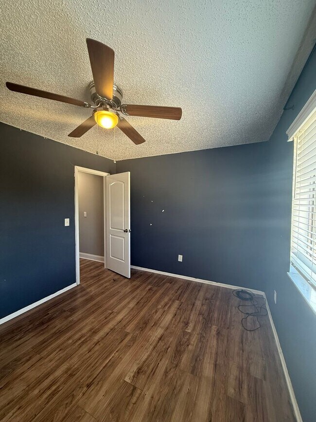 Building Photo - 102 Kristi Ann Ct