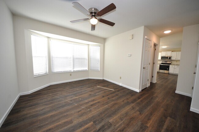 Building Photo - 667 Lakewood Dr