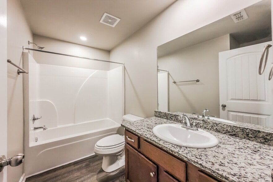 Building Photo - 2240 Lismore Dr