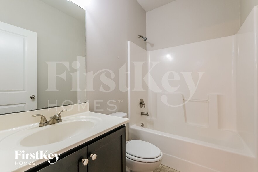 Building Photo - 4475 Clubside Dr