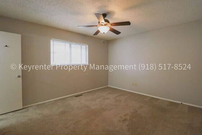 Building Photo - 6125 S Troost Ave