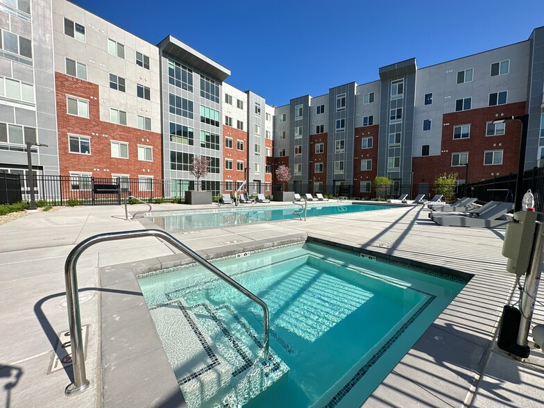 Primary Photo - Canyon Vista Apartments