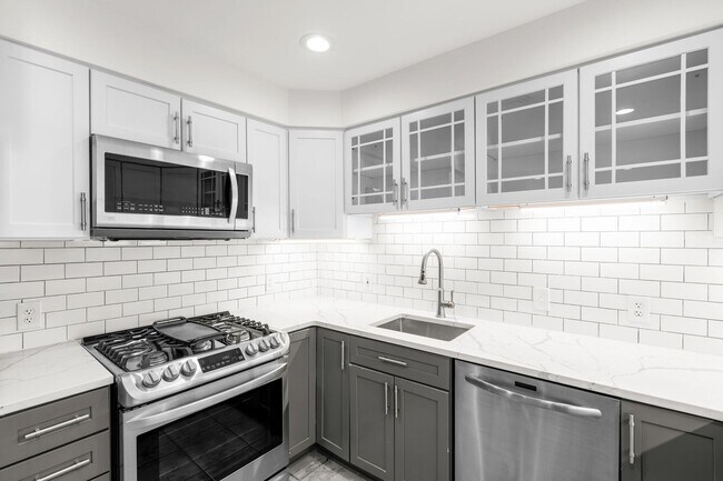 Building Photo - 3 Bed 2 Bath - Takoma Park Split Level - 1...