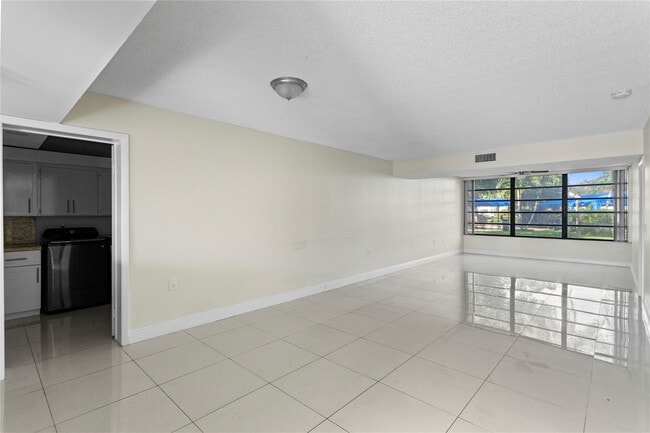 Building Photo - 1719 Whitehall Dr