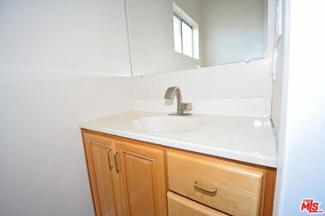 Building Photo - 9616 Gerald Ave