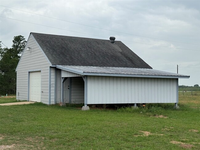 Building Photo - 1327 Kenney Hall Rd
