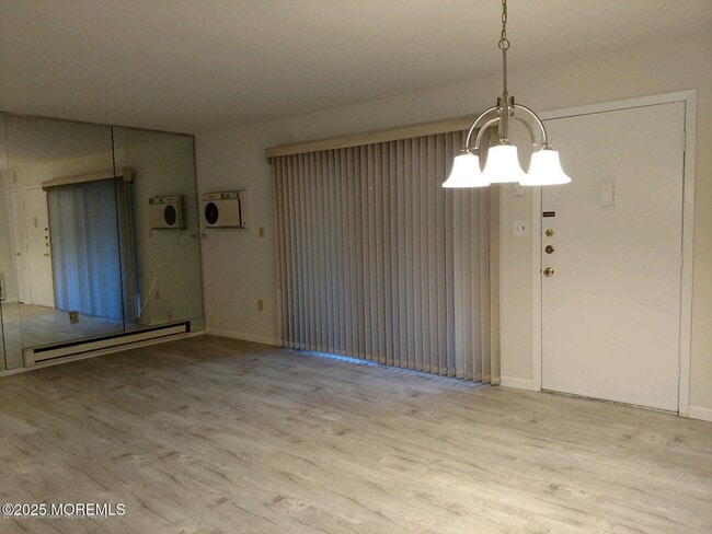Building Photo - 137 Amberly Dr