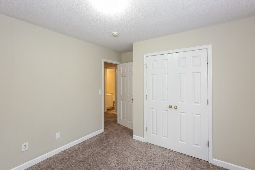 Building Photo - 6207 Day Lilly Ln