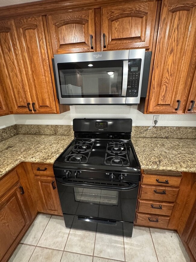 Building Photo - Now ready to move-in! Beautiful 2-Bedroom Home in a Gated Loma Linda Community!
