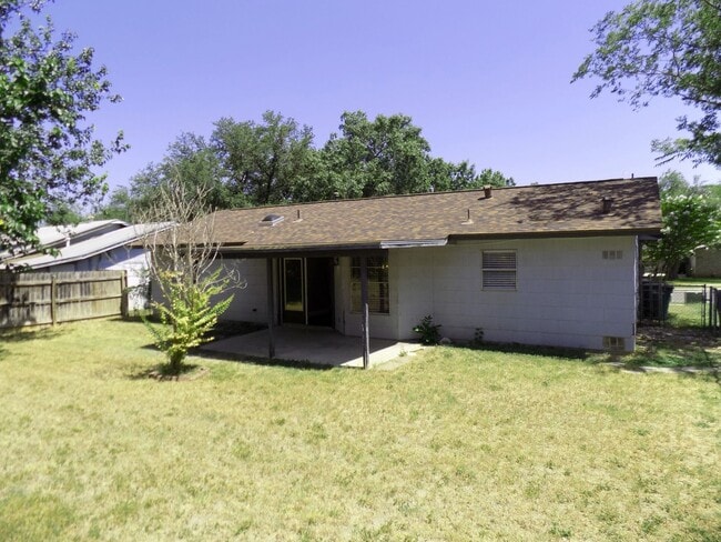 Building Photo - 14139 Swallow Dr