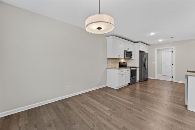 Building Photo - Like New Three Bedroom with Bonus!
