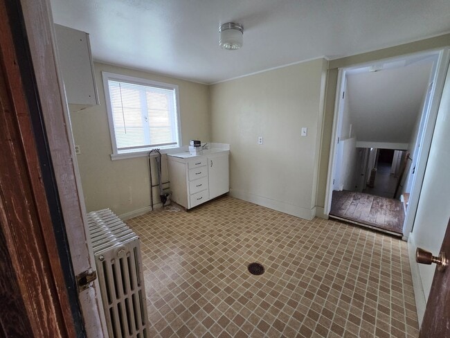 Building Photo - 4 bed, 3 bath house in the country
