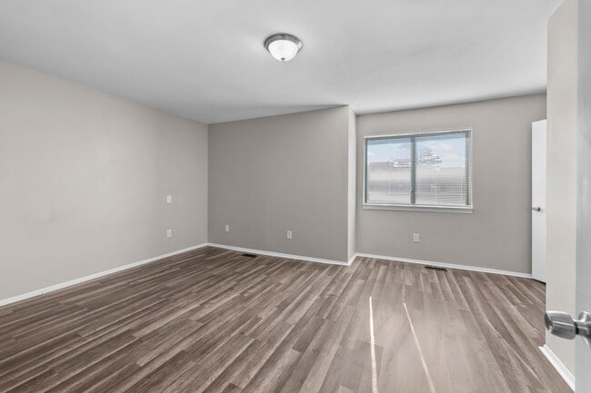 Building Photo - 5353 Wright Way S