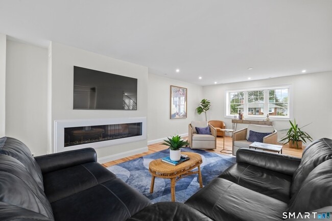 Building Photo - 18 Bel Aire Manor